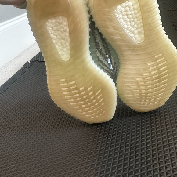 Yeezy Sneakers - Picture 4 of 7